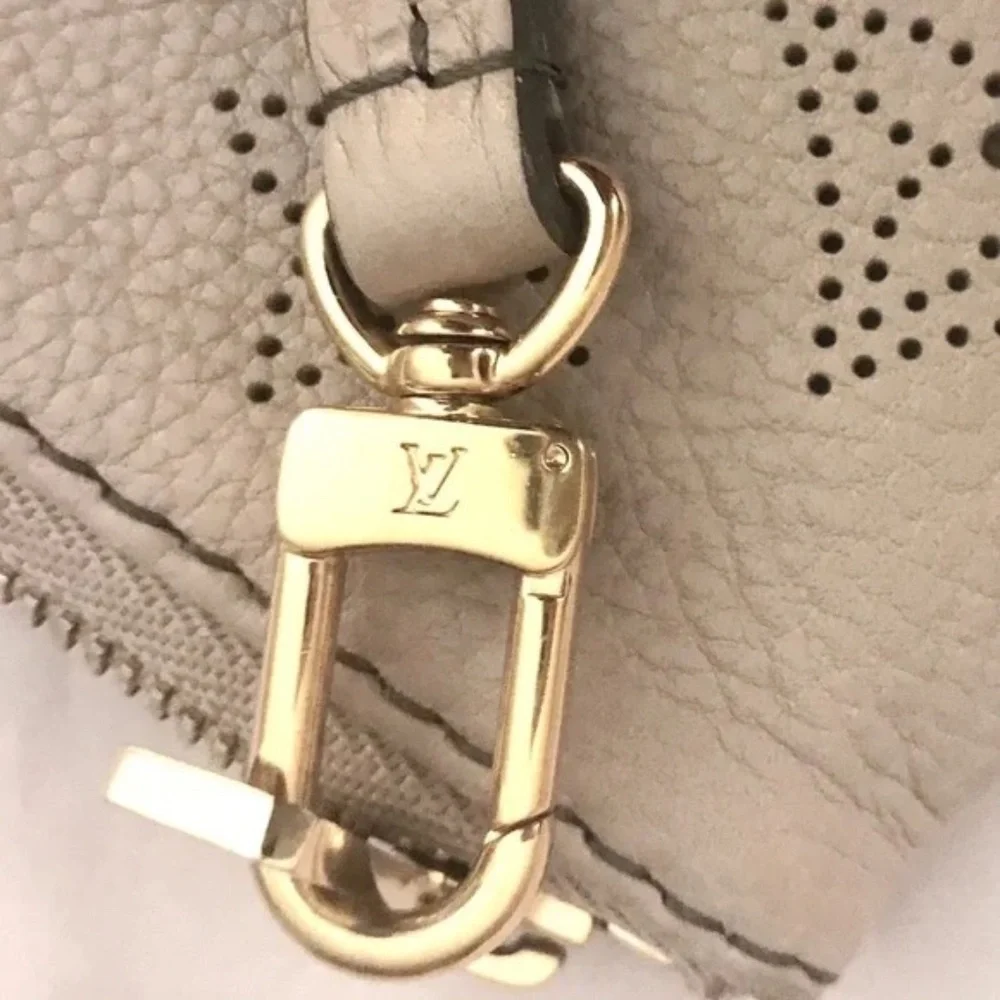 Louis Vuitton Selene Pouch Mahina Beige - Picture 8 of 8